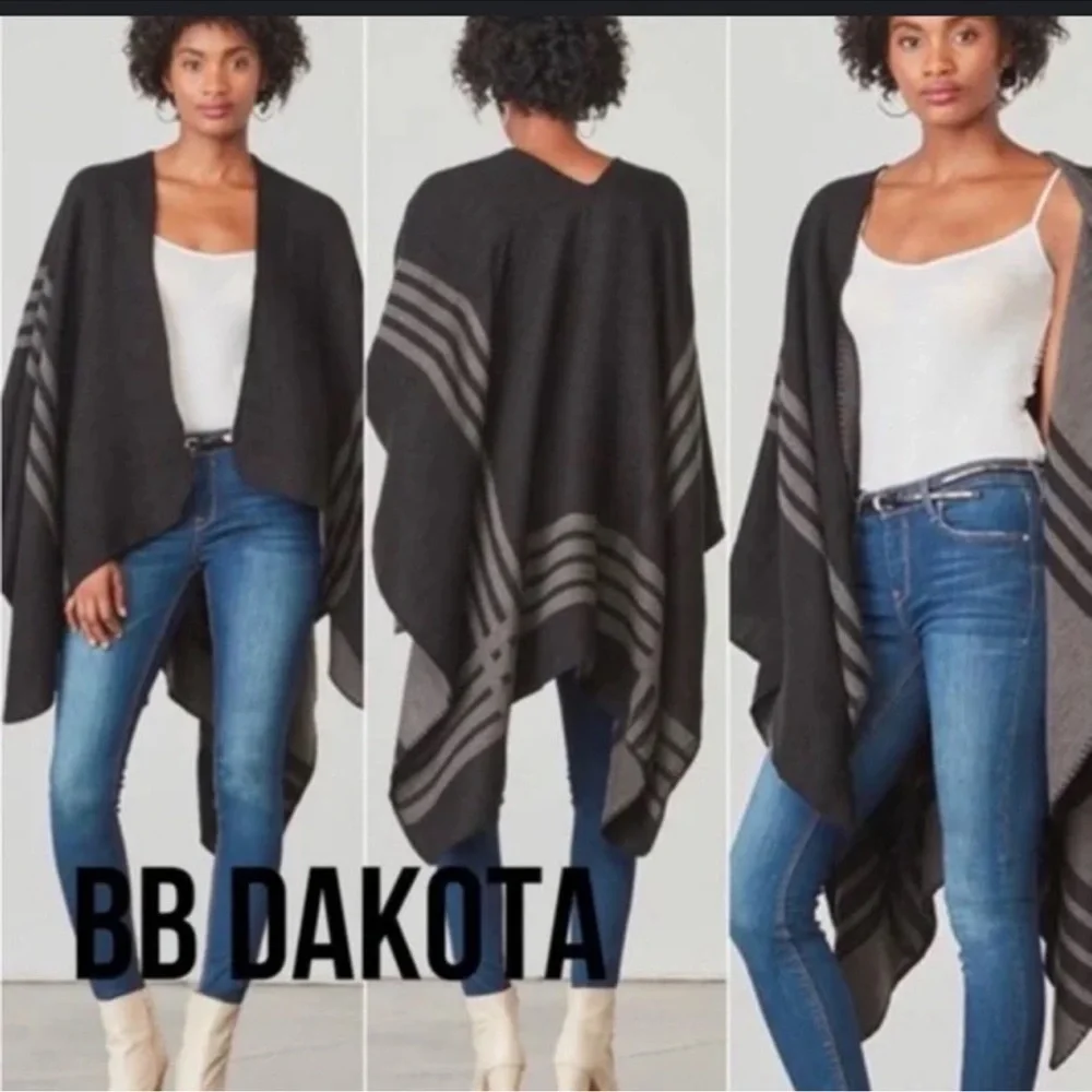 BB Dakota Reversible Stripe Cape Poncho Black Gray OS
